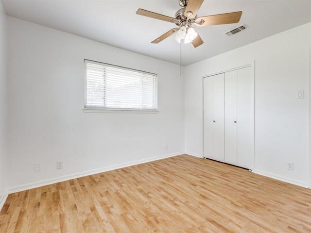 Building Photo - 1718 Crescent Dr