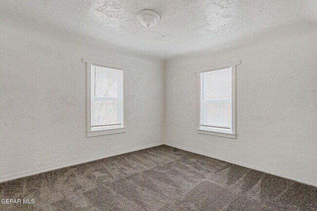 Building Photo - 580 Chula Vista St