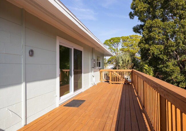 Building Photo - 4869 Venetian Blvd NE