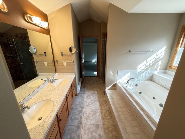 Building Photo - 2340 Robbie Ct