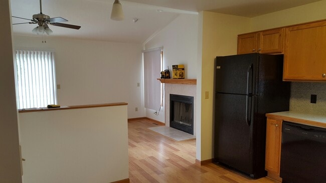 Building Photo - 703B Burgess Dr