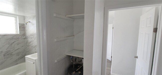 Building Photo - 111 SW 18th Ave