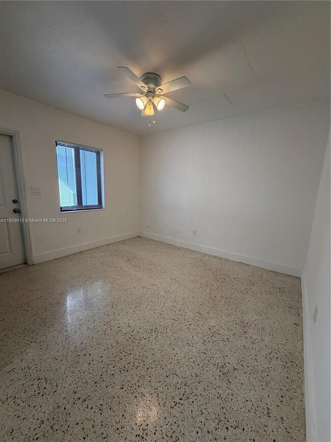 Building Photo - 600 SW 10th St