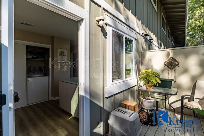 Building Photo - 138 Warwick Dr