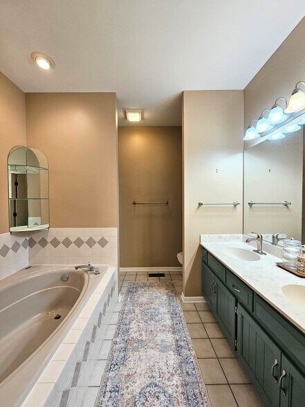 Primary Bath - 22943 Bussey Dr