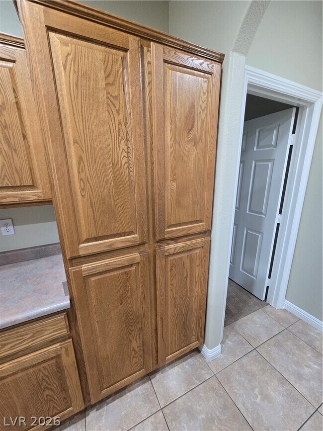 Building Photo - 2204 S Van Patten Pl