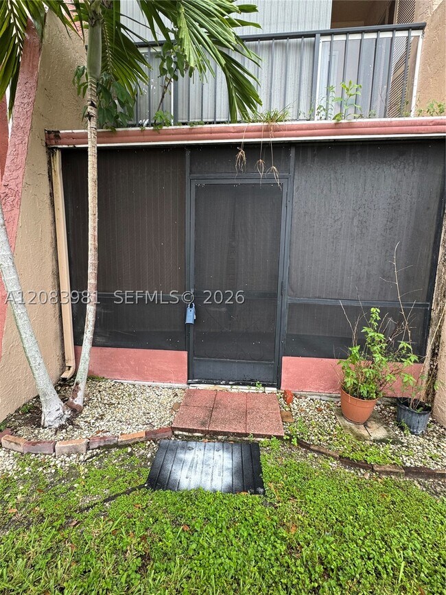 Building Photo - 13701 SW Kendale Lakes Cir
