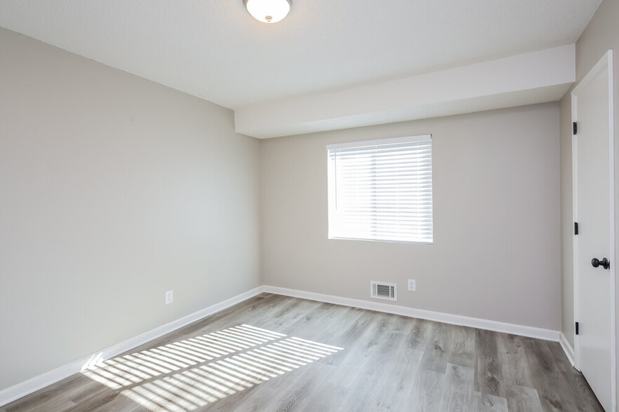 Building Photo - 5642 Riverside Dr