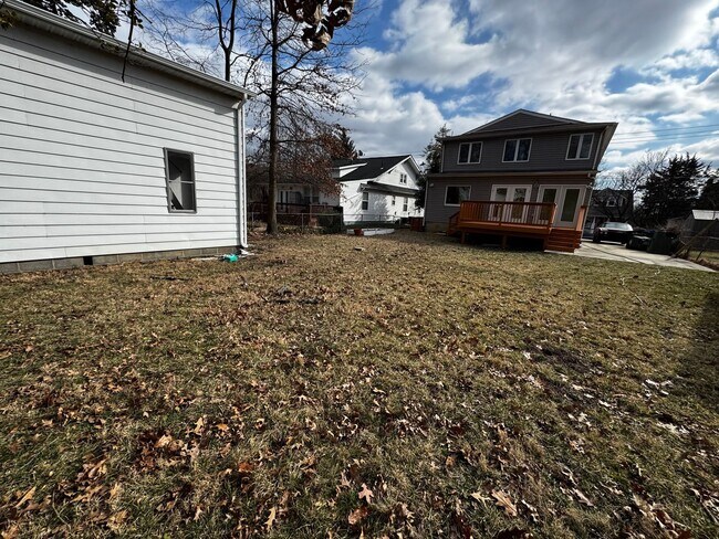 Building Photo - RENOVATED EXPANSIVE 5BD 4BA BRIGHTWOOD HOME