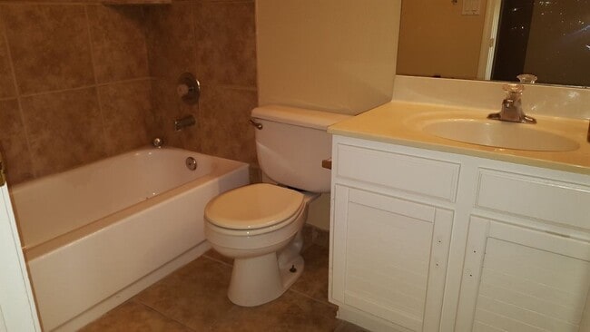 Building Photo - 3122 N 115th Ln