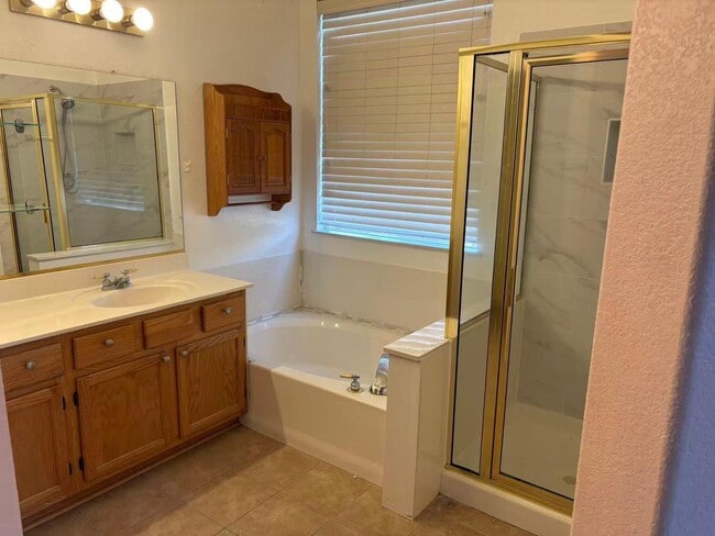 Building Photo - 1722 E Detroit St