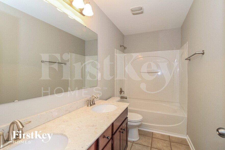 Building Photo - 111 Rosemont Ln