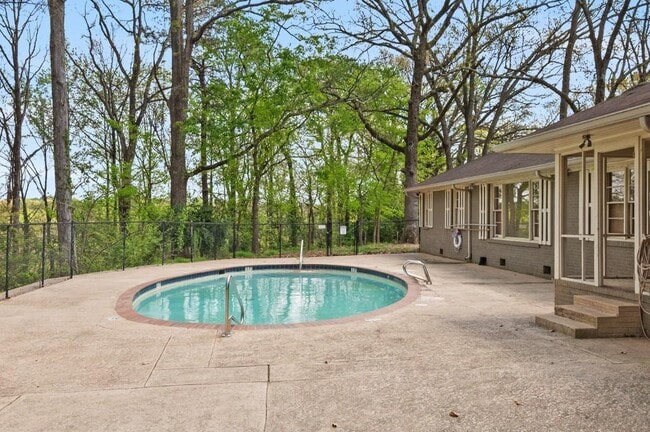 Building Photo - 1744 Woodcliff Pl NE