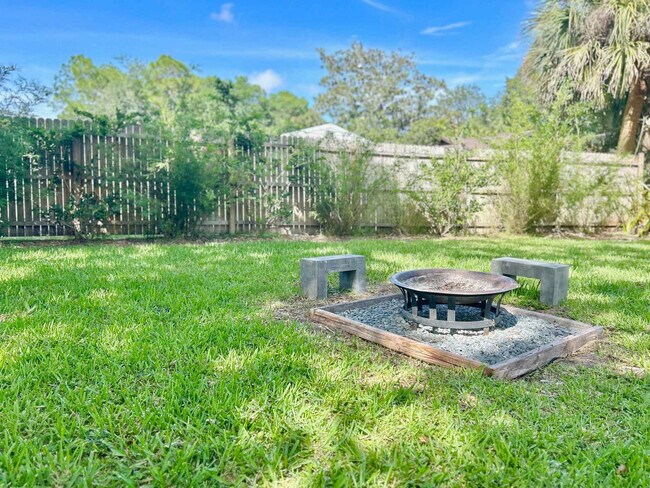 Building Photo - 171 Salmon Dr NE