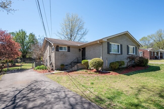 Primary Photo - 405 Figuers Dr