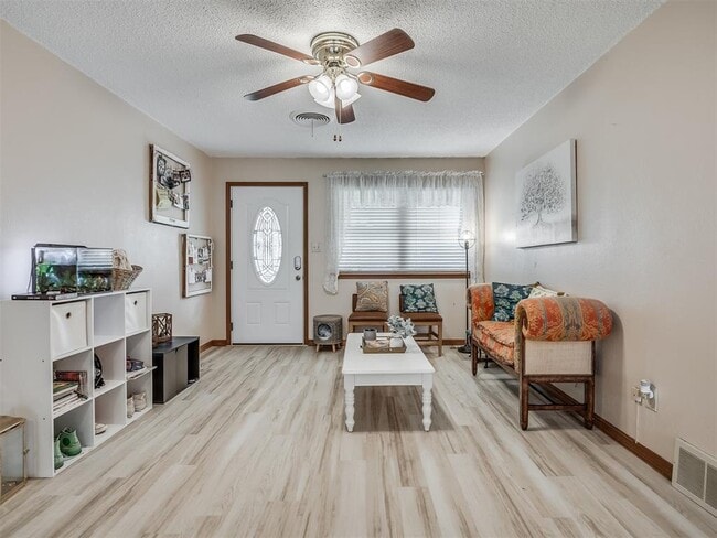 Building Photo - 1220 Columbia Ct