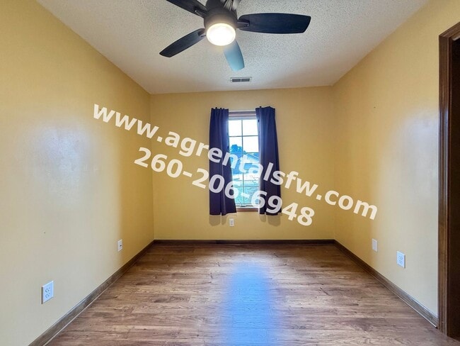 Building Photo - 3 Bedroom House