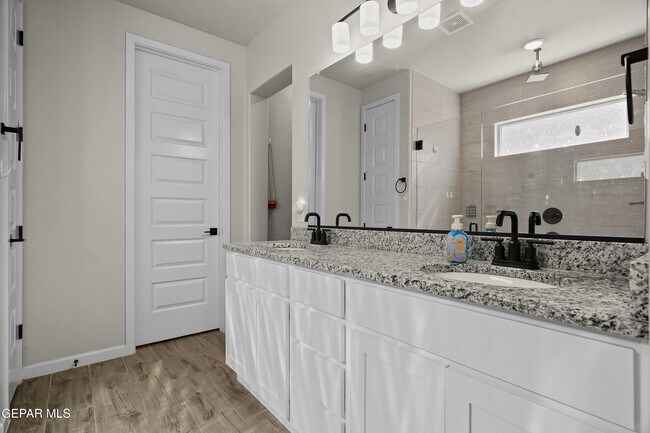 Building Photo - 12863 Ivelet Ct