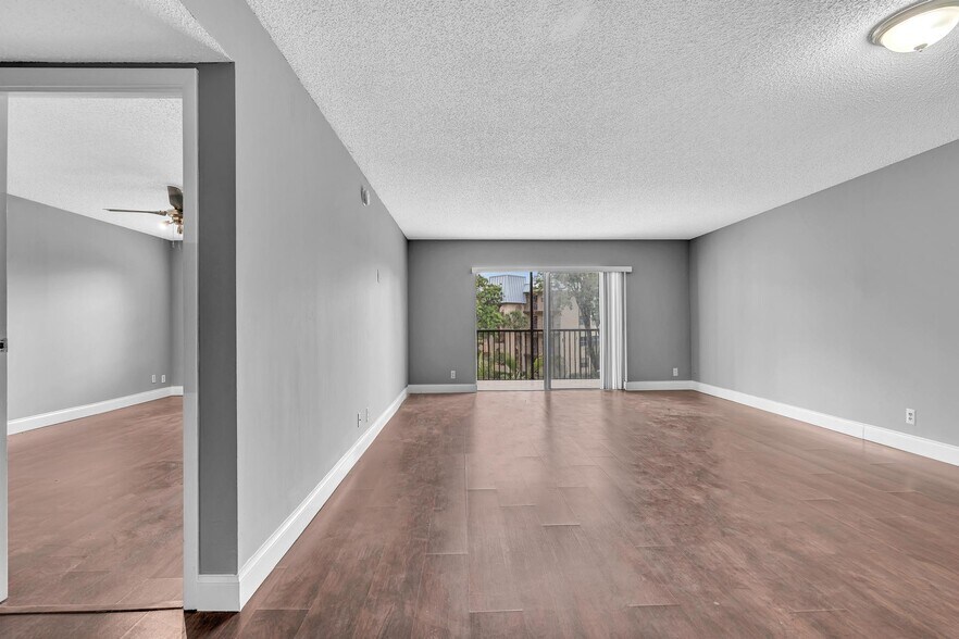 Building Photo - 5961 N Falls Circle Dr