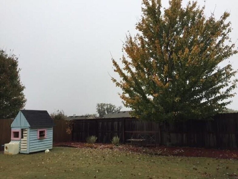 Building Photo - 5720 Weddington Dr