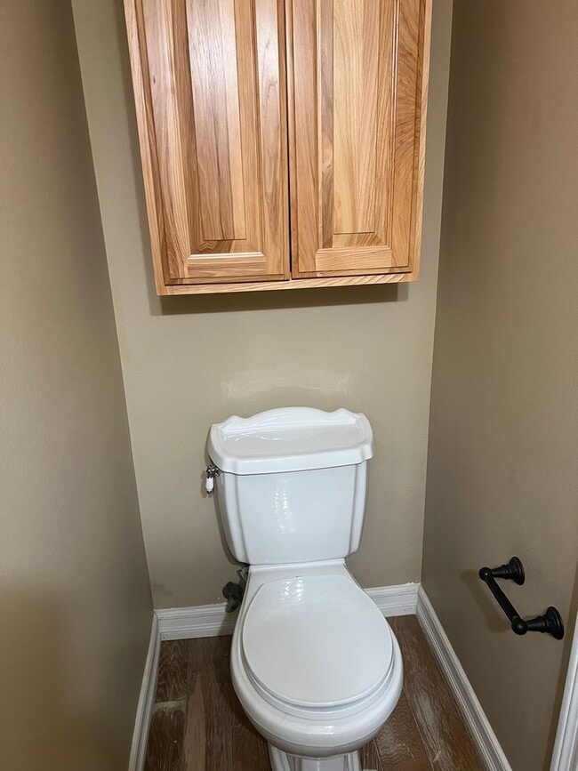 Building Photo - Custom home 1 block to ocean