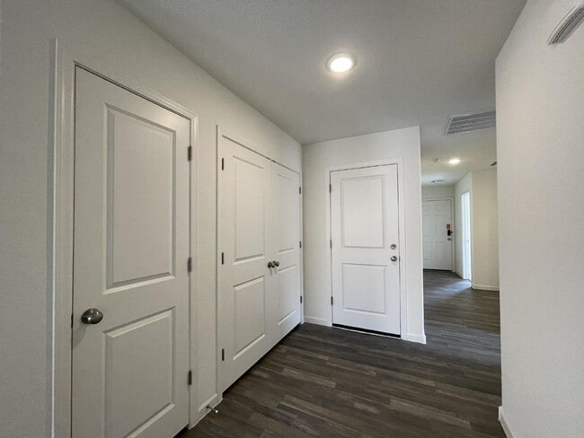 Building Photo - $1,675 rent - Home in gated community with...