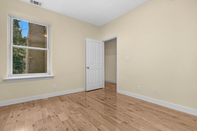 Building Photo - 212 E Chase St