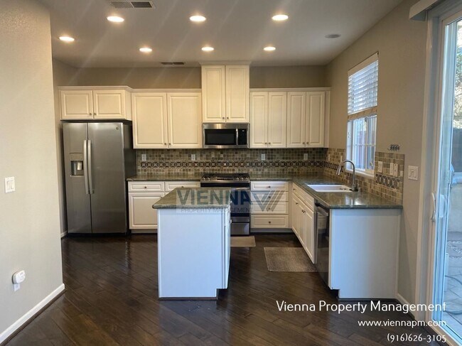 Building Photo - 131 Candela Cir