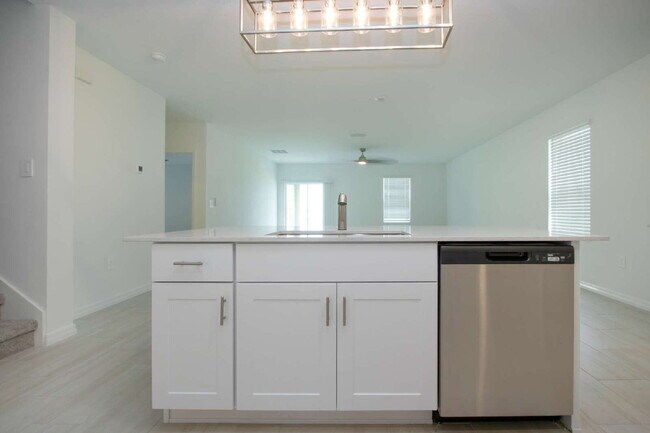 Building Photo - Lakeside Luxury in Parrish - 5 Bedroom BRAND NEW HOME