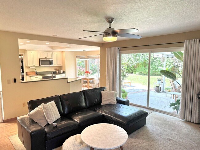 Building Photo - Spacious and modern 3 bedroom home within the prestigious Terraces of Cantebria subdivision.