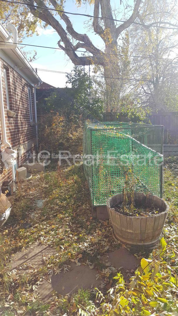 Building Photo - 1215 S Jackson St