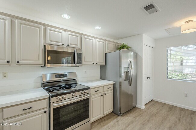 Building Photo - 9455 E Raintree Dr