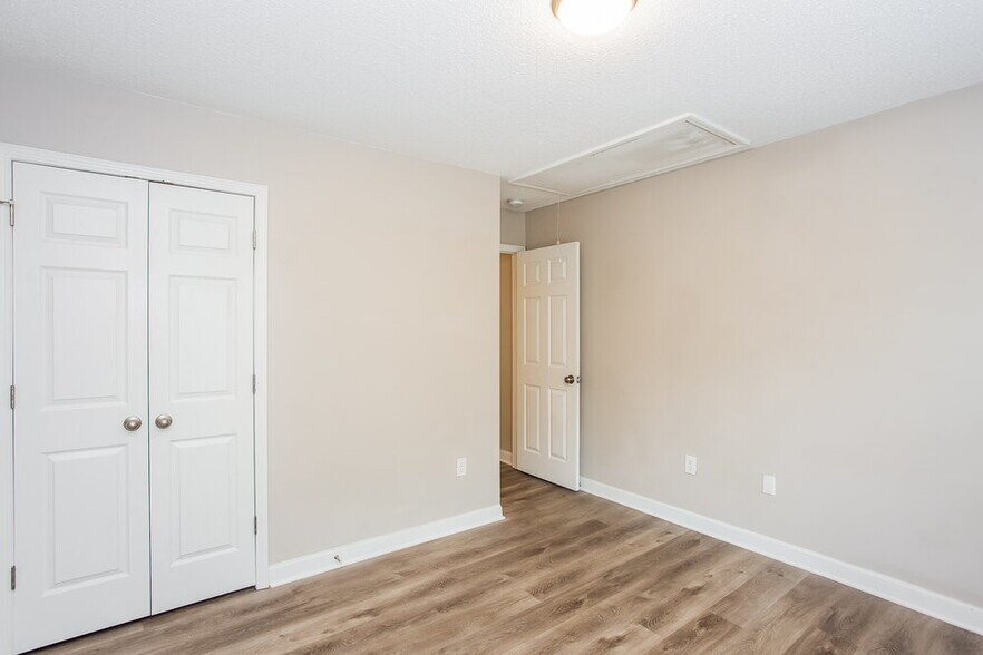 Building Photo - 711 Continental Dr