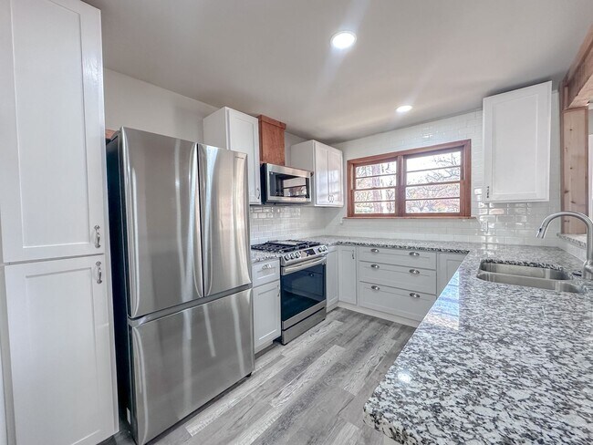 Building Photo - Midtown Tulsa: Stunning 4 bedroom 2 bathroom home