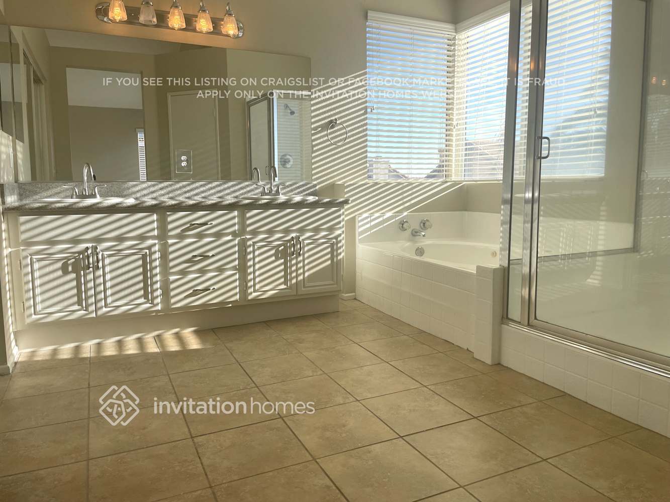 Building Photo - 2035 W Sunnyview Dr