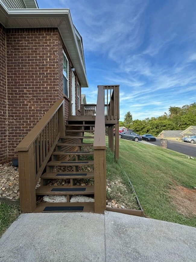 Building Photo - Charming Home in a Great Neighborhood