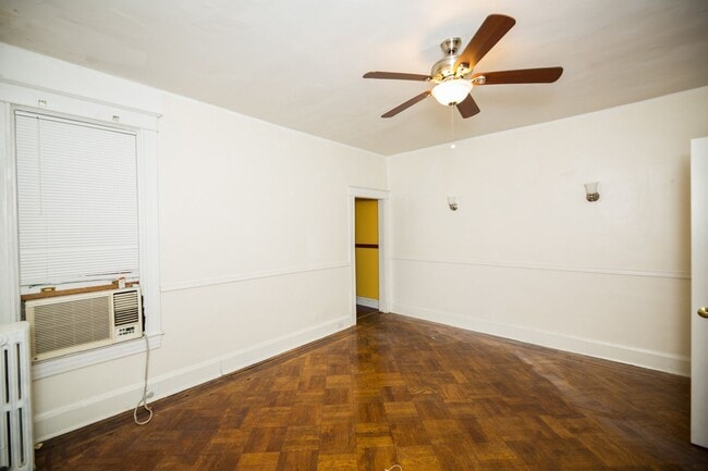 Building Photo - Charles Village 2bd/2ba Rowhome with Parking Spots, W/D and more! Available 7/20