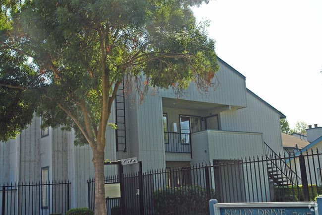 Building Photo - Kelley Drive Condominiums