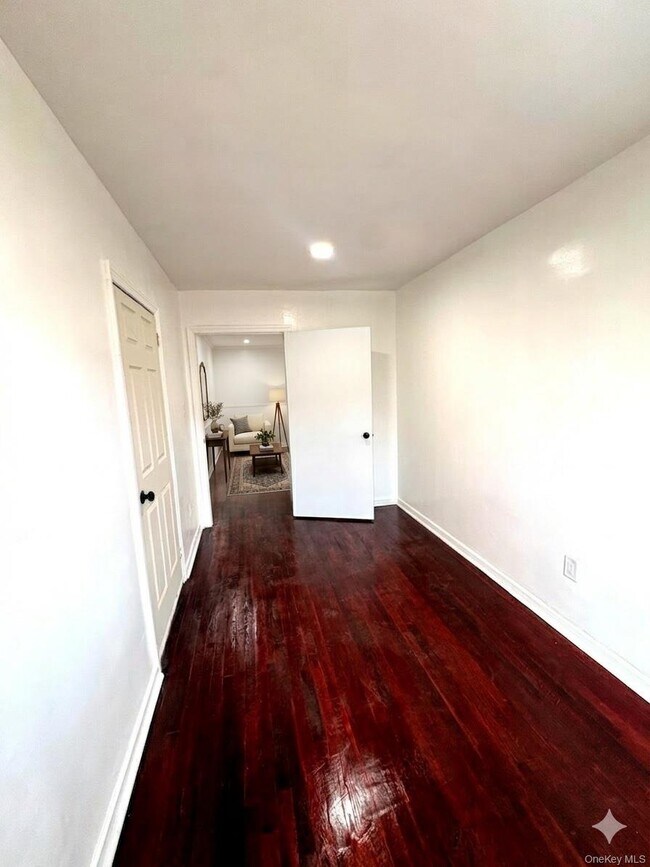 Building Photo - 109-19-10202 202nd St