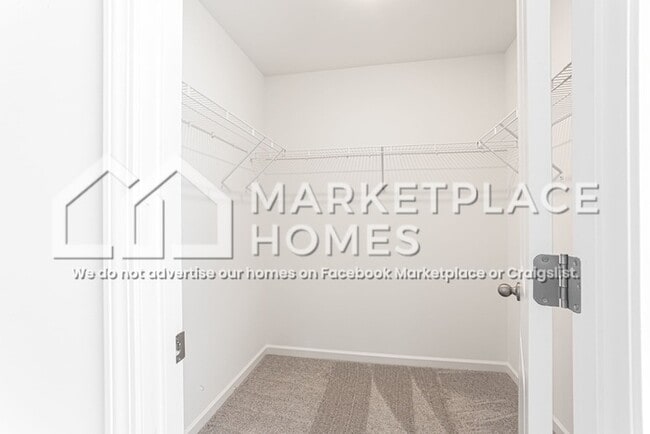 Building Photo - 120 Harpy Dr