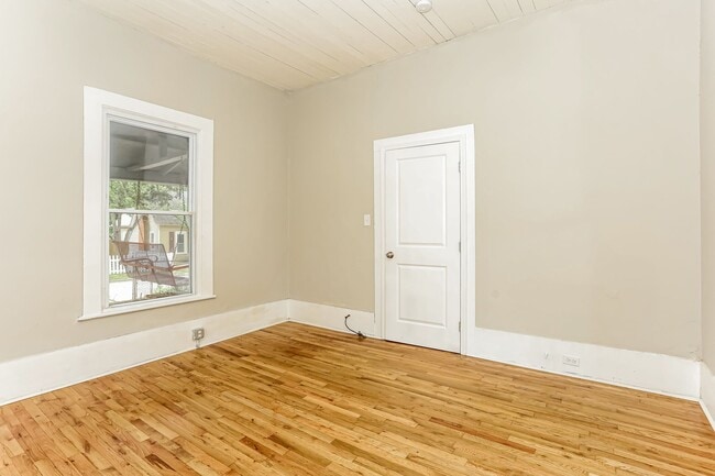 Building Photo - 404 N 15th St