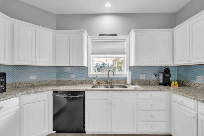 Building Photo - 61 Sunfish St