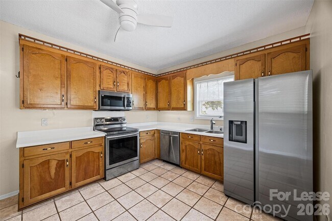 Building Photo - 215 6th St