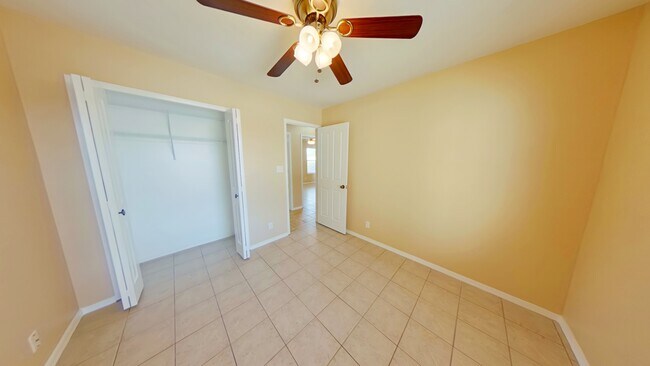 Building Photo - 1337 Lil Ave NE