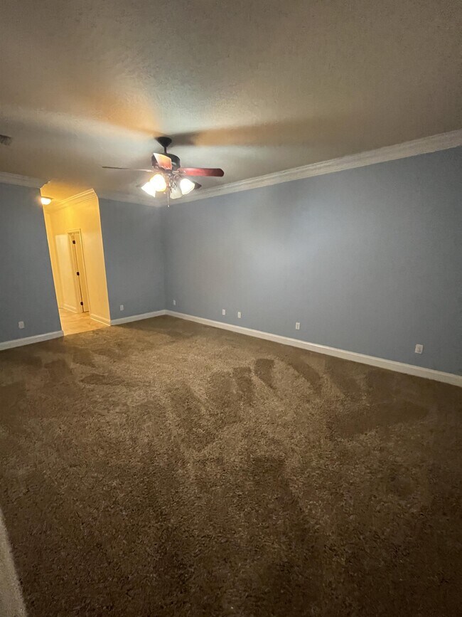 Building Photo - 808 Pine Alley St