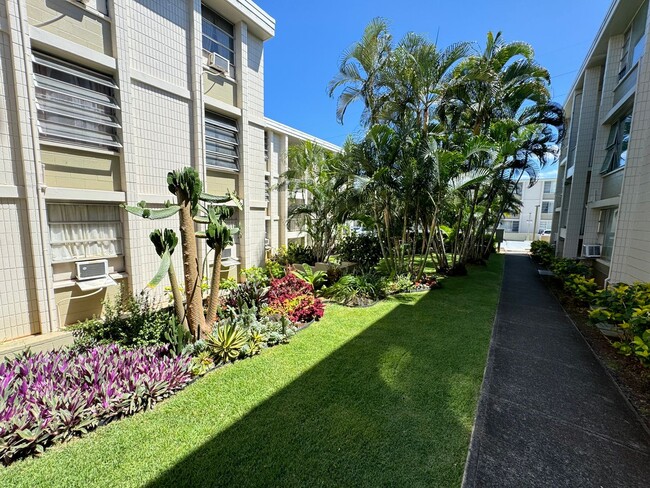 Building Photo - Pearlridge Gardens and Tower