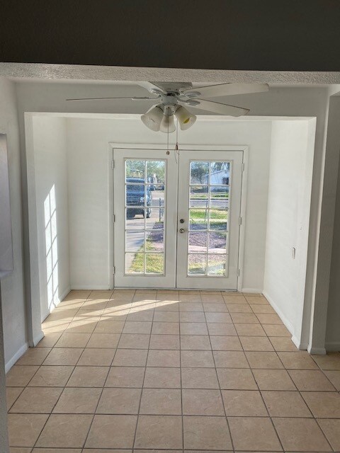 Building Photo - 2438 W Washington St