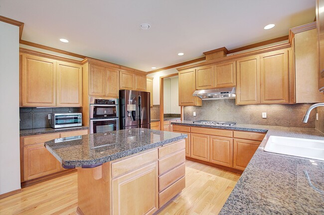 Building Photo - 4bd/2.5ba Lynnwood House