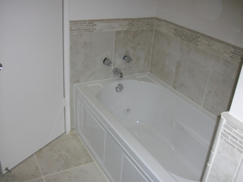 Building Photo - 3903 Carol Court