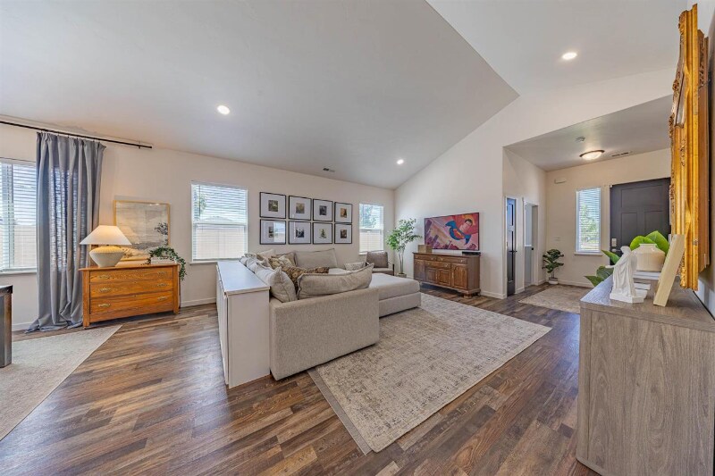 Building Photo - 450 Fox Meadows Ct